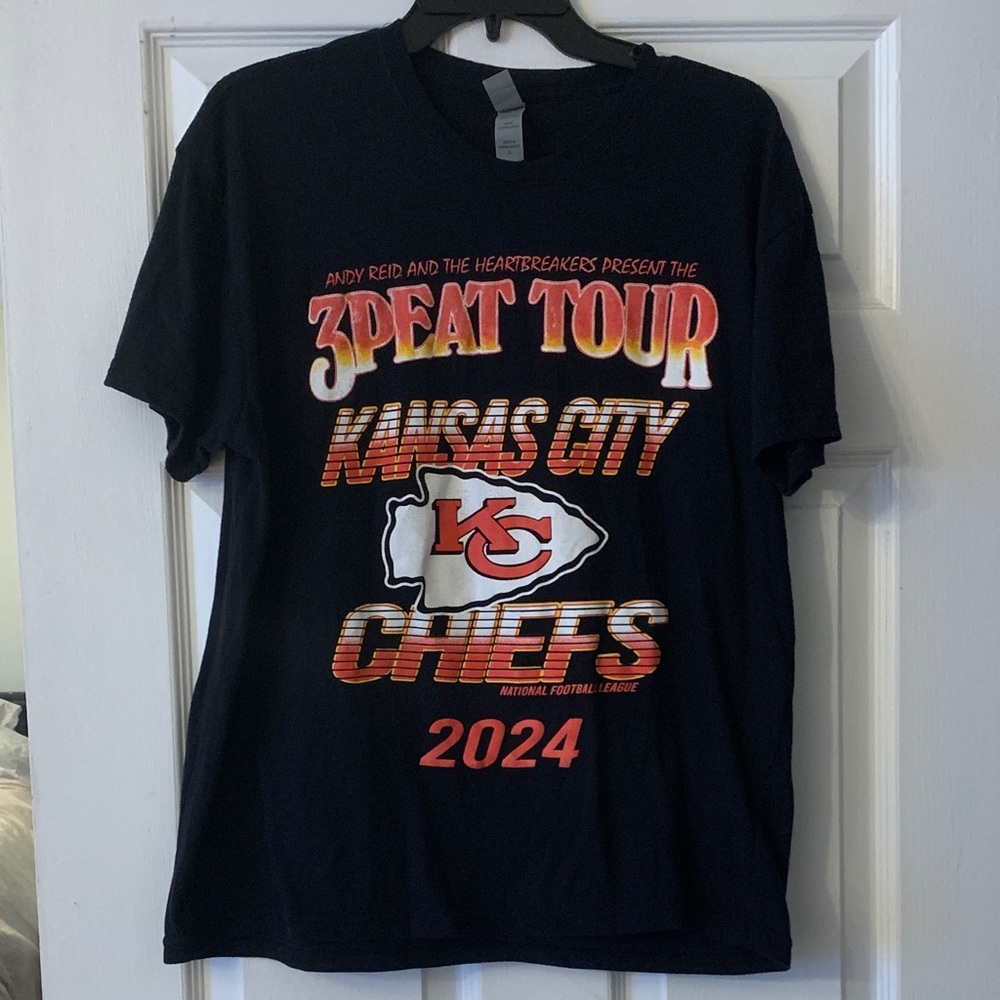 Kansas City Chiefs 3PEAT Tour T-Shirt size large